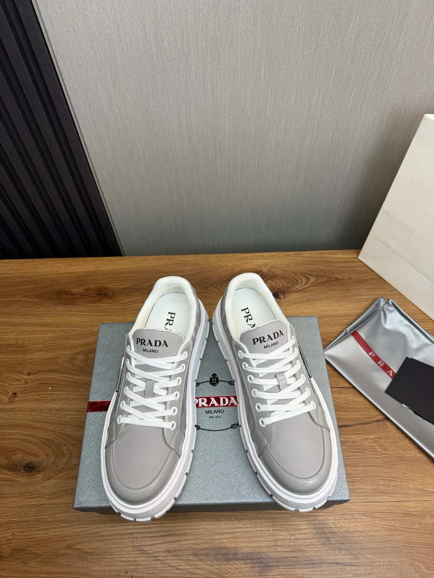 Men's shoes 💰580💰 [PRADA] Autumn and winter hot men's shoes shipped 👏Official website synchronized ⬆️Original fly-woven cowhide fabric + cowhide lining, 1⃣️:1⃣️reproduction, original sole, 38-45 (45. Customized, non-refundable)